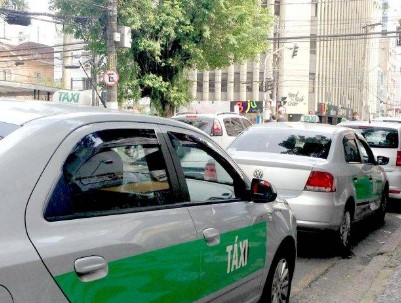 Taxistas de Santos começam a ser convocados para vistoria obrigatória