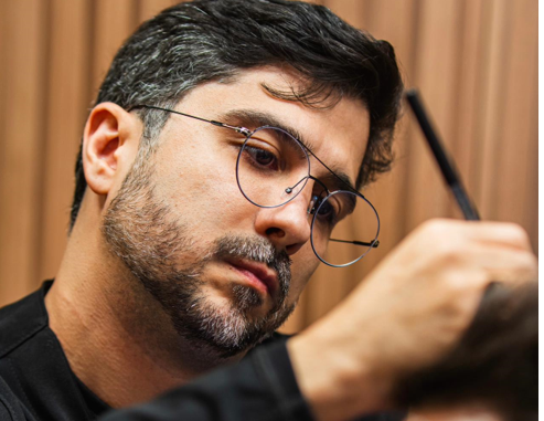 Busca por transplante de barba e sobrancelhas cresce no mundo