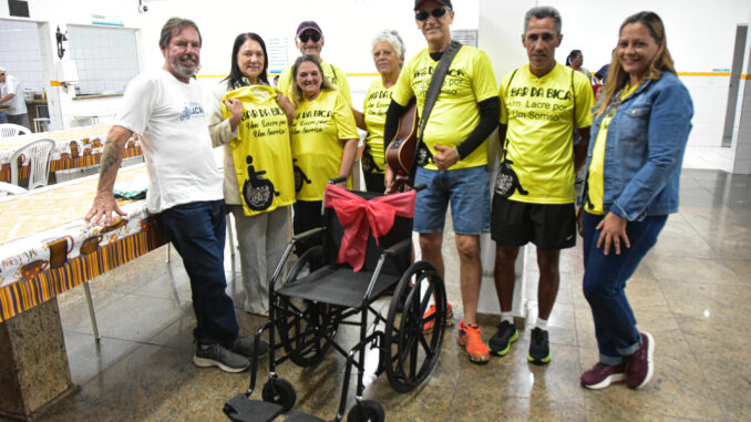 Fundo Social recebe doação de cadeira de rodas para o Lar São Francisco